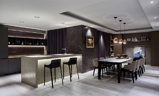 如何搶回白領(lǐng)、中產(chǎn)階級(jí)這些消費(fèi)能力相對(duì)較高的受眾?